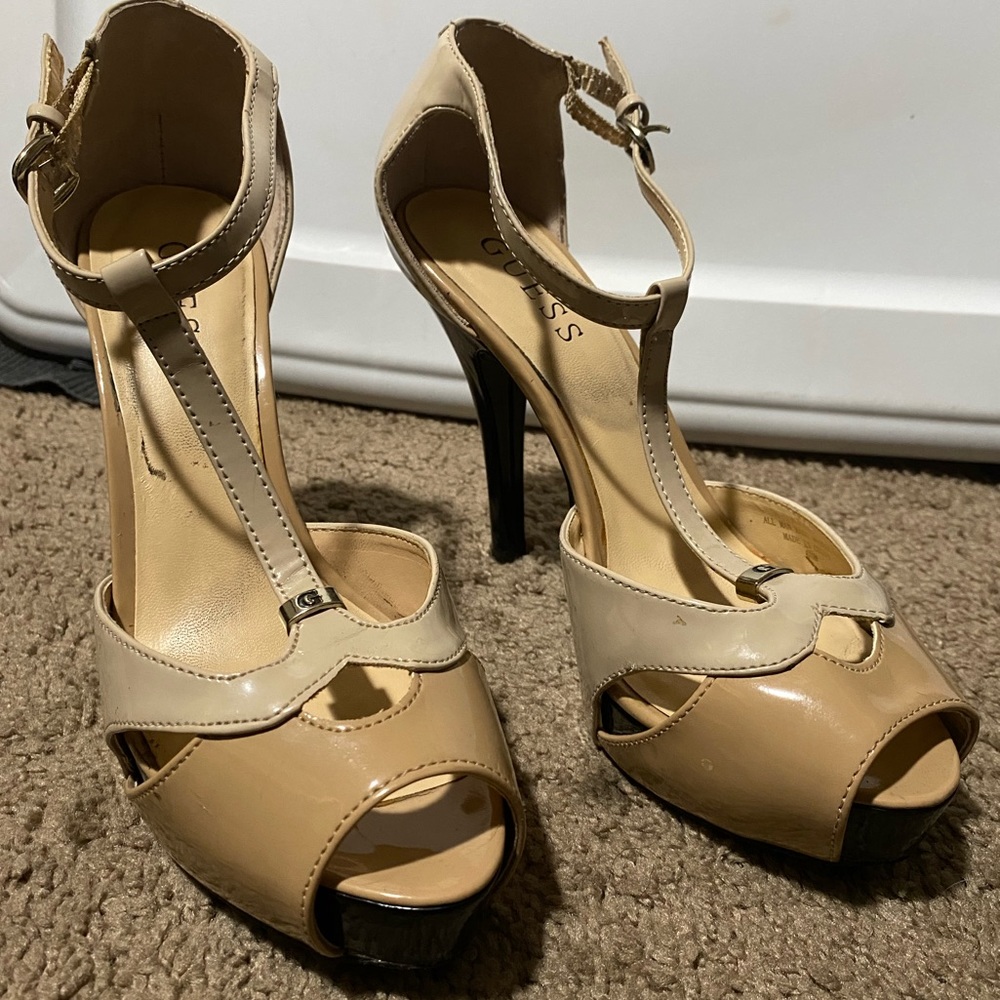 Guess woman’s heel